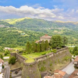 La Rocca di Camporgiano，位于Camporgiano的酒店