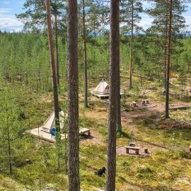 Micro natuurcamping met complete tipitenten bij Nationaal Park Fulufjället，位于Sörsjön的酒店