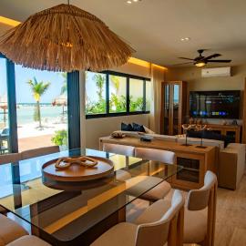 Designer decorated villa for 9 Yucalpeten Marina Beach，位于普罗格雷索的酒店