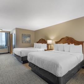Best Western Plus Dubuque Hotel and Conference Center，位于迪比克的酒店