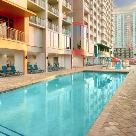Hampton Inn & Suites Myrtle Beach Oceanfront，位于默特尔比奇的酒店