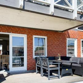 Amazing Apartment In Borre With House Sea View，位于博雷的酒店