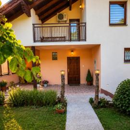 Hidden Haven Cottage Sarajevo，位于Lokve的酒店