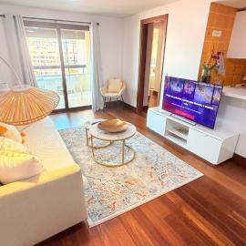 Seaside one bedroom apartment with terraces, garage & swimming pool，位于卡斯卡伊斯的酒店