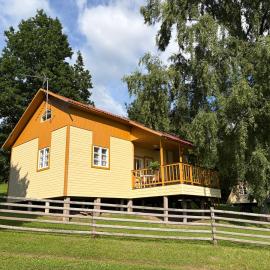 Ööbikuoru Puhkekeskuse Väike Puhkemaja，位于Rõuge的酒店