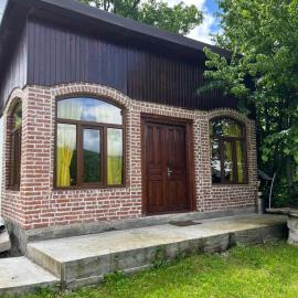 Marisi Cottage - კოტეჯი მარისი，位于安布罗劳里的酒店