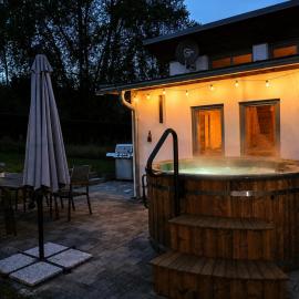 Haus im Grünen l Hot Tub l aktivCARD inklusive，位于雷根的酒店
