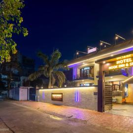 Nook Inn & Suites - 2 Min Walk From MG ROAD METRO,位于古尔冈的酒店