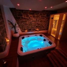 Exoria Luxury Rooms & SPA，位于努奥罗的酒店