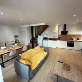 Charming 2-Bedroom House in Millau City Center，位于米洛的酒店