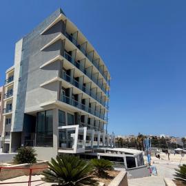 Water's Edge Hotel，位于比尔泽布贾的酒店