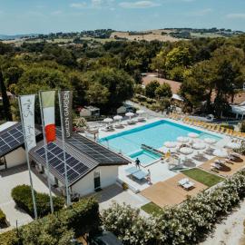 Green Garden Village con piscina, spiaggia riservata e parcheggio，位于锡罗洛的酒店