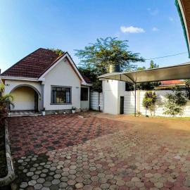 Makali Private Villa- 2En-Suite Bedrooms，位于阿鲁沙的酒店