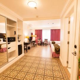 Fiesta Garden Hotel，位于美岸的酒店