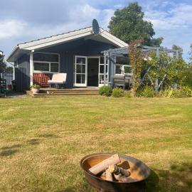Cozy Holiday Home Near The Beach，位于丹讷马勒的酒店
