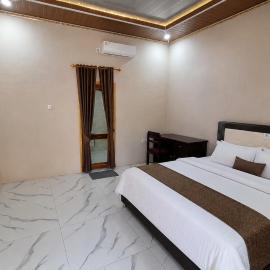 Homestay Sadikin Scar Reef Beach Jelenga，位于Maluk的酒店