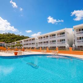 Golden Dream Villas with pool 1st floor，位于伊莎贝拉的酒店