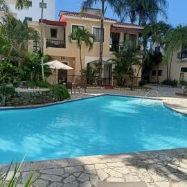 Peaceful Apartment with Pool in Colonia Tropical, Juan Dolio - Only a 3-Minute Walk to the Beach，位于璜多里奥的酒店