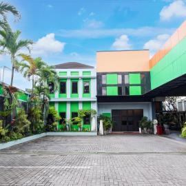 Townhouse Oak Pancanaka Malioboro Hotel，位于日惹的酒店
