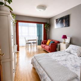 Estudio y parking privado a 3 MIN de la Playa，位于拉雷多的酒店
