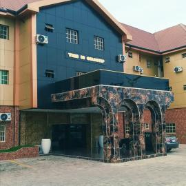 Goldstep Hotel Effurun，位于瓦里的酒店