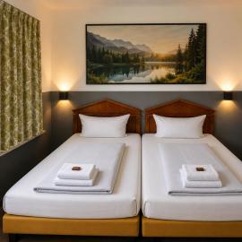 Hotel & Restaurant Heidekrug 24h Check-in, Pinneberg, Free Parking and WiFi,位于Appen的酒店
