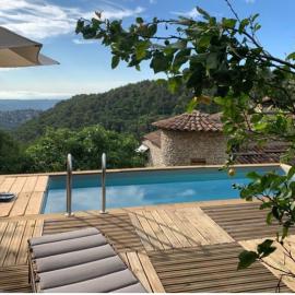 Haut de maison en pierre jardin et piscine vue mer，位于卡布里的酒店