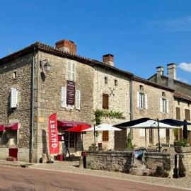 Douce Demeure - Hôtel-Restaurant de Mortemart,位于Mortemart的酒店