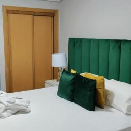 Villa B Suites and Rooms，位于雷镇的酒店