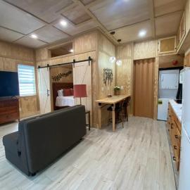 Tiny Home in Lawrenceville，位于罗维莎的酒店