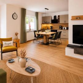 Zwei Apartments - ein Haus - Alles fußläufig - Altstadt, Wanderwege, Freibad und Restaurants in unmittelbarer Nähe，位于施马伦贝格的酒店