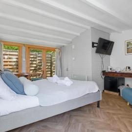 Garden Chalet in Heart of Whitstable - Pass the Keys，位于惠茨特布尔的酒店