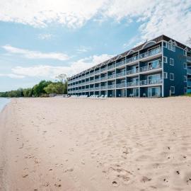 Bayshore Resort，位于特拉弗斯城的酒店