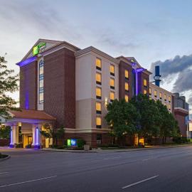 Holiday Inn Express & Suites Indianapolis Dtn-Conv Ctr Area by IHG,位于印第安纳波利斯的酒店