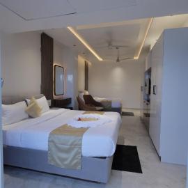 Hotel Krushnai Deluxe，位于Nandre的酒店