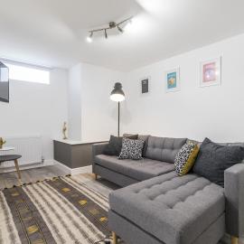 Charming Two Bed - Two Bath Apt (25KM)，位于海丁利的酒店