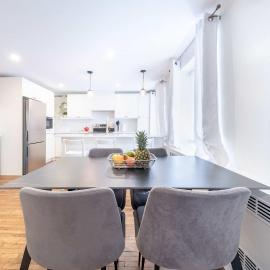 Near the Ferry - L'Appartement des Notaires，位于莱维斯的酒店