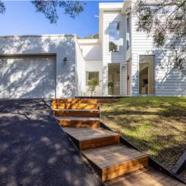 Moonah at the Beach - Luxurious coastal retreat，位于莱伊的酒店