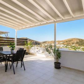 Syros Sun Villa - Terrace Open Views near Airport，位于Mánna的酒店