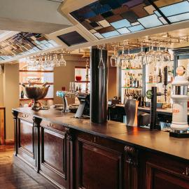 The Kinmel Arms，位于阿贝尔格莱的酒店