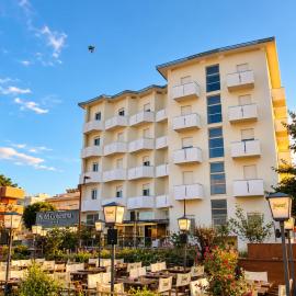 Hotel Columbia Frontemare，位于里米尼的酒店