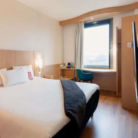Ibis Barcelona Mollet，位于莫勒山谷的酒店