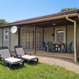 Complexe Touristique La Montagne Limousine，位于Chamberet的酒店