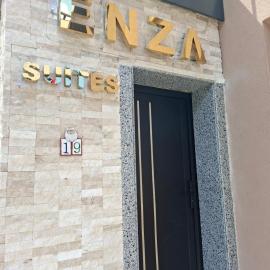 Enza Suites，位于舒门的酒店