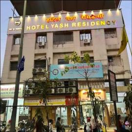 yash residency lodging and boarding,位于卡延的酒店