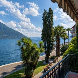 Rivalago - Lake front apartment on Lake Promenade，位于布里萨戈的酒店