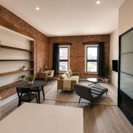 The Post Hotel，位于Renfrew的酒店