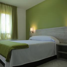 Hotel Playa de las Catedrales，位于Reinante的酒店