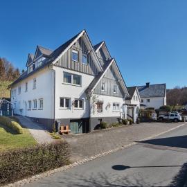 Püttmanns Dorfhotel,位于奥尔珀的酒店