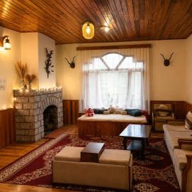 Snow Peaks & Valley Views, Pet-Friendly, Hallan，位于纳加尔的酒店